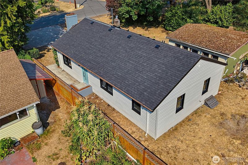 4th image of 12504 8th Avenue SW