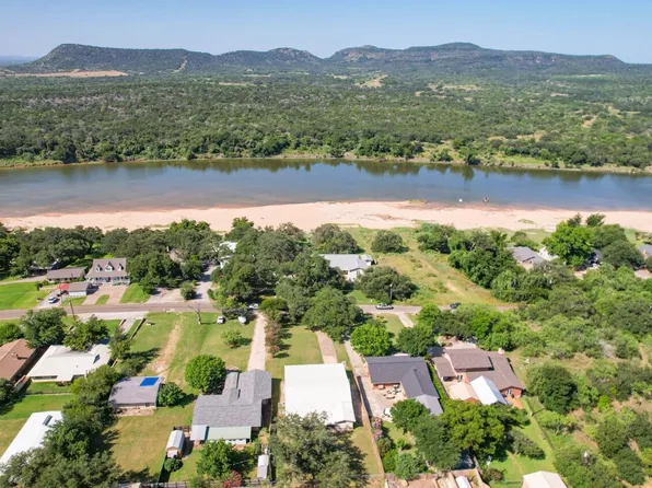 4047 River Oaks Drive, Kingsland, TX 78639