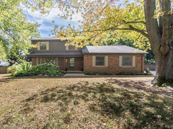 46701 N Territorial Rd, Plymouth, MI 48170
