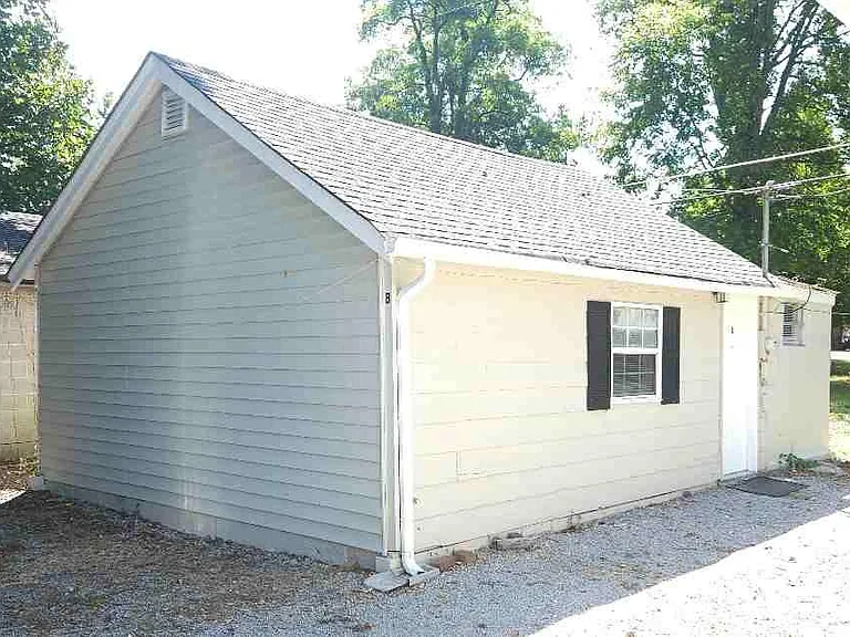 714B E Bell St — Photo 9