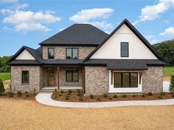 1100 Haynes Rd, Summerfield, NC 27358