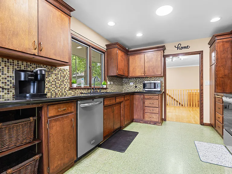 2416 Westbrook Dr — Photo 12