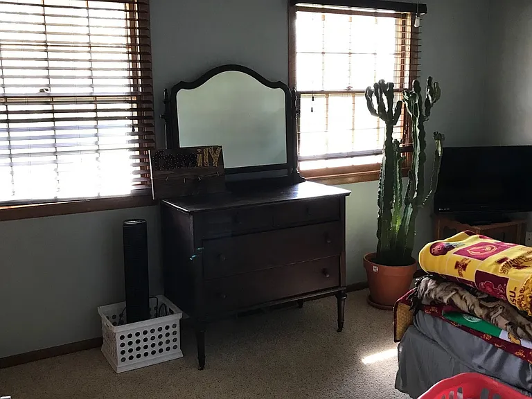 1202 SE Sharon Dr — Photo 3