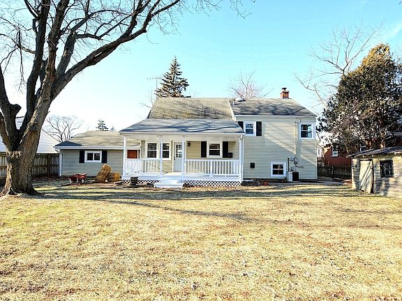 3rd image of 425 Longwood Dr