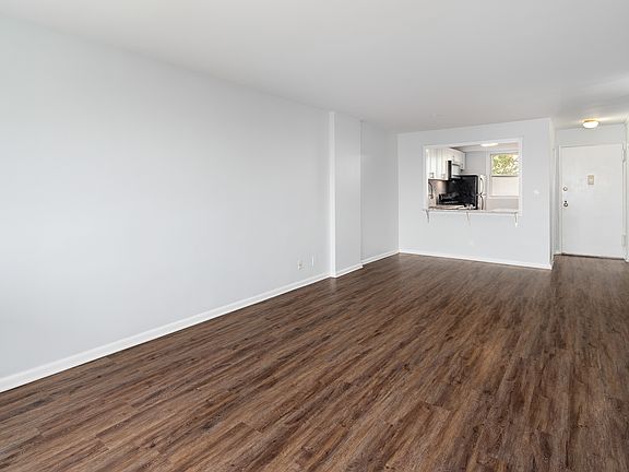 5th image of 91 Strawberry Hill Ave #735