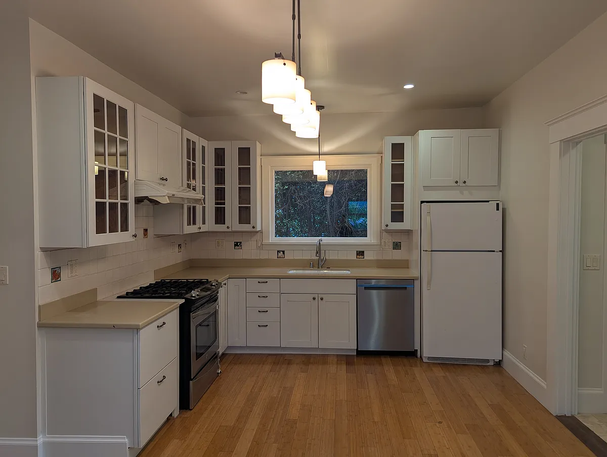 Building Photo - 5582 Taft Ave #1