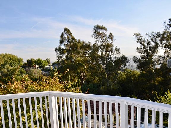 3rd image of 4011 Siesta Vista Dr