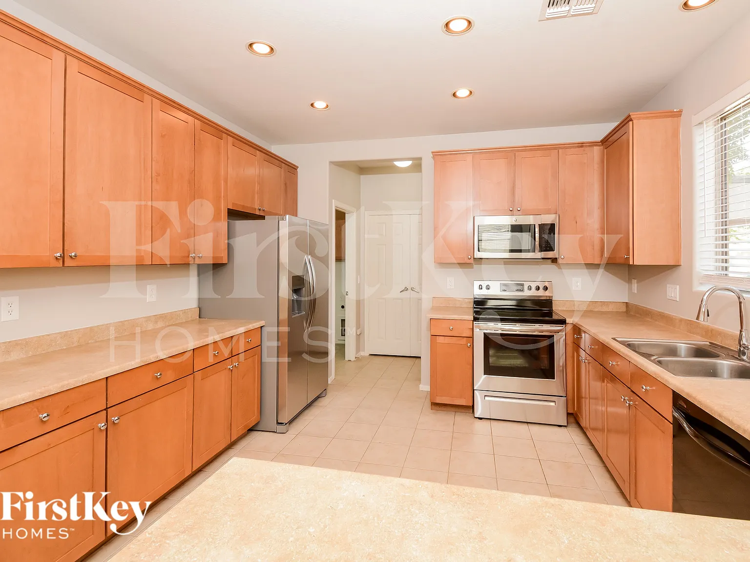4 bed, 2.5 bath, 1980 sqft, $2,405 — Photo 4