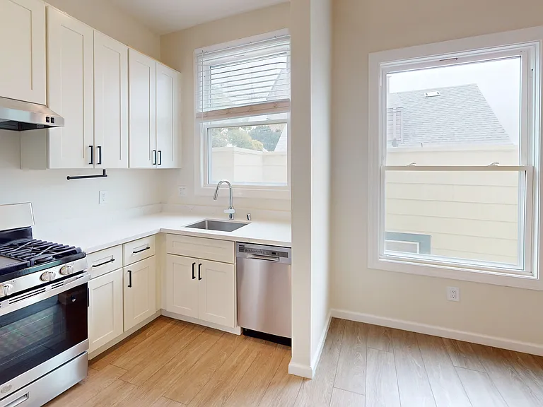 40 Tiffany Ave #6 — Photo 4
