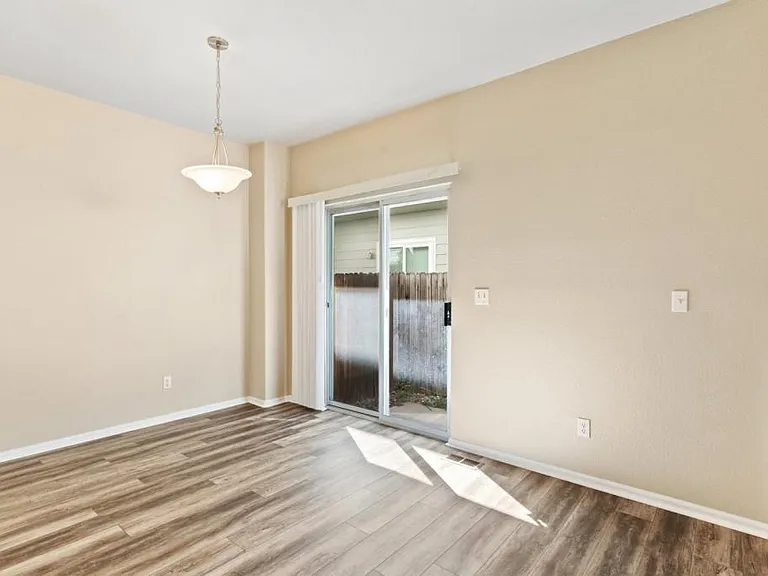 913 Samuel Point — Photo 8