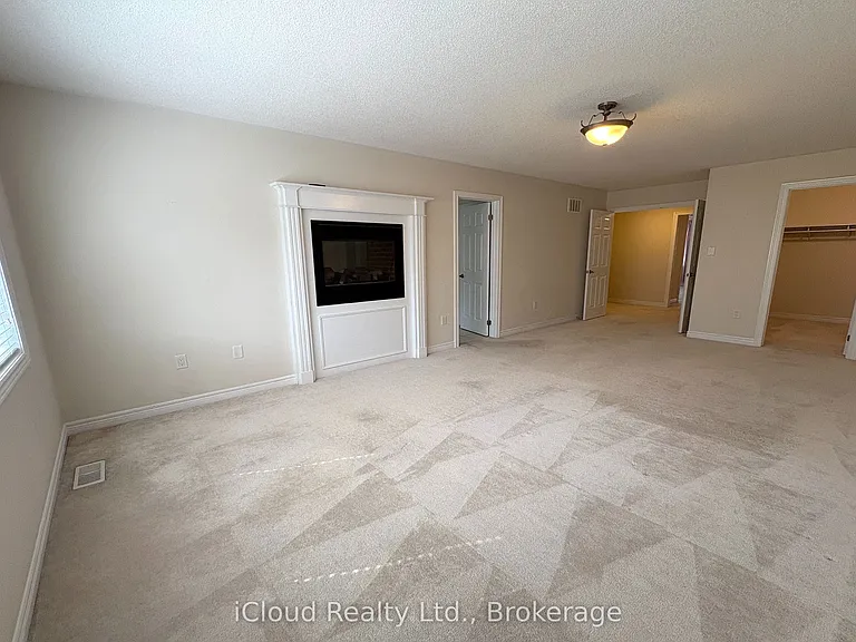 2466 Village Cmn — Photo 34