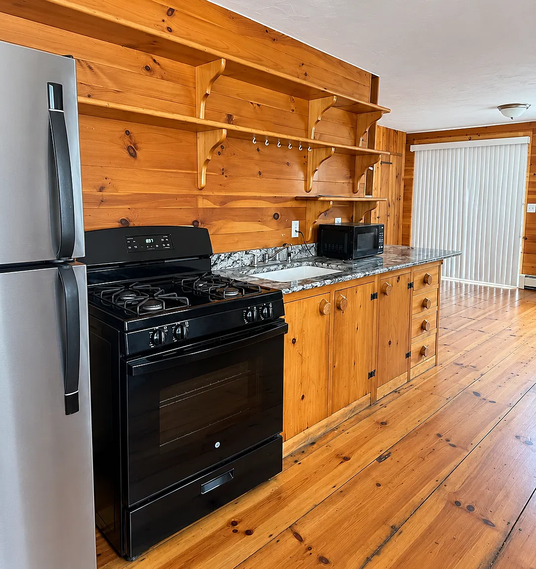 2 bed, 1050 sqft, $1,500 — Photo 2