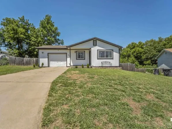 321 Stallion Cir, Ogden, KS 66517