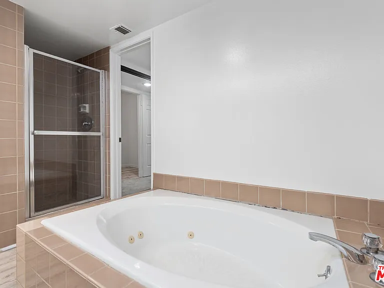 1250 Amherst Ave #201 — Photo 20