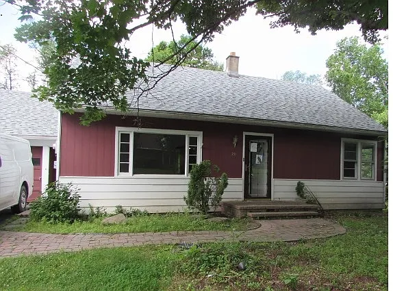20 Hillcrest Dr photo 1