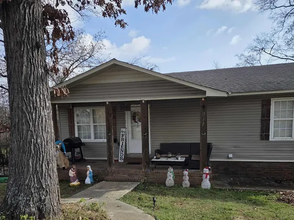 911 Madison Ave, Tuscumbia, AL 35674