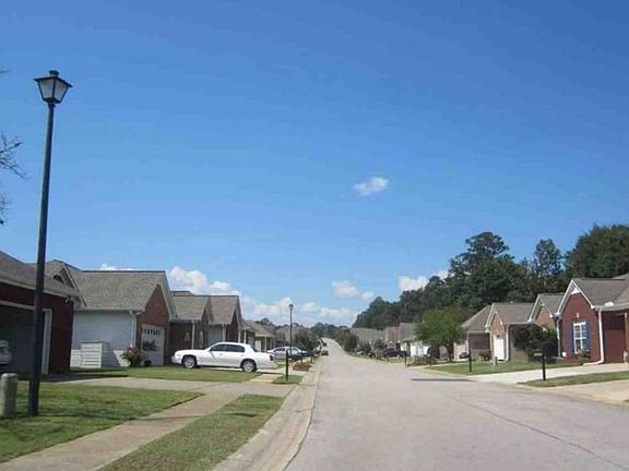 Exterior Neighborhood (street photo)