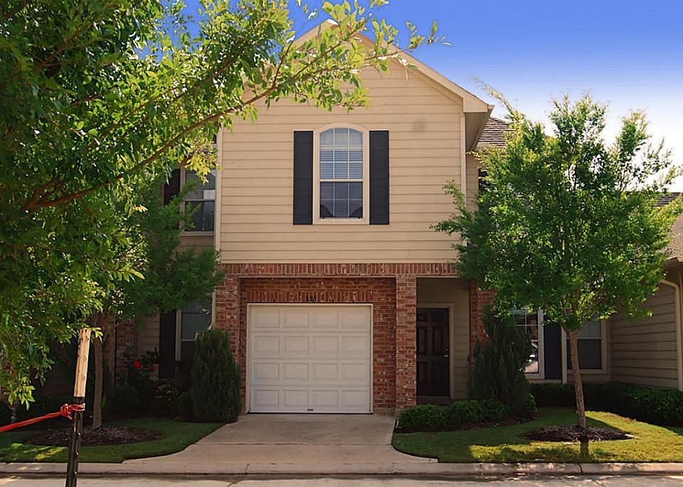 1st image of 825 Sterling Creek Cir