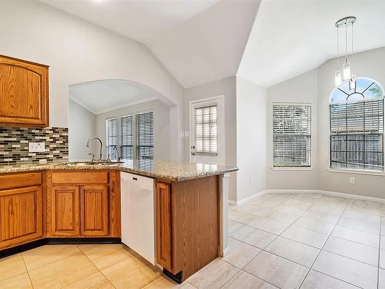1319 Castlemist Dr — Photo 14