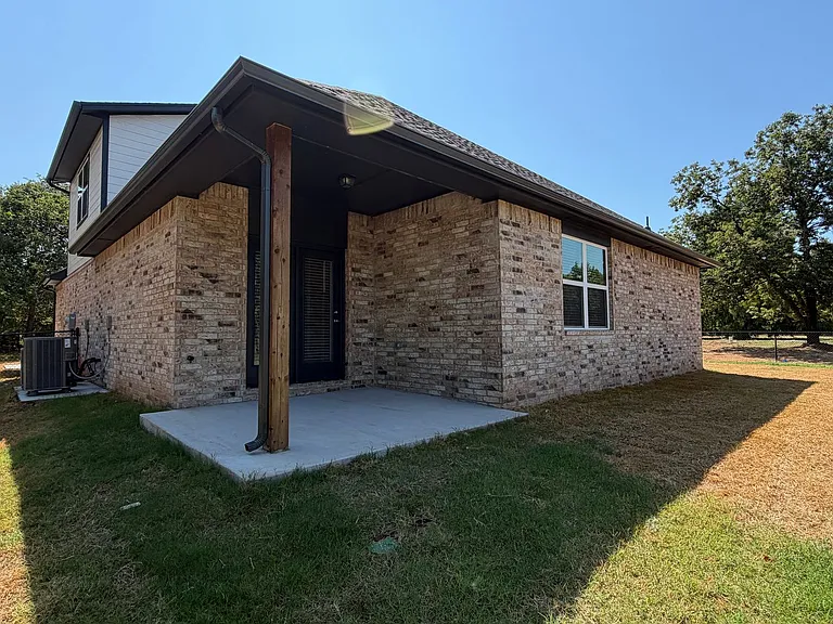 16409 April Dr — Photo 3