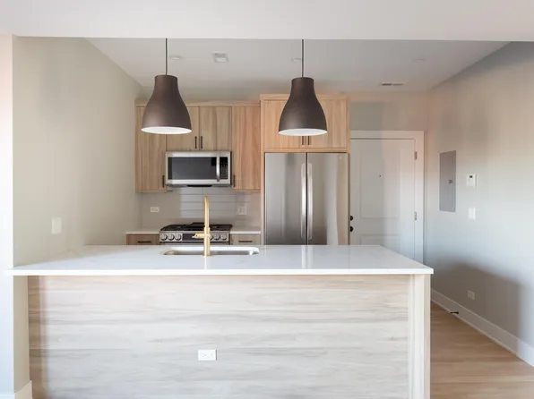 2455 1/2 W Logan Blvd #3, Chicago, IL 60647