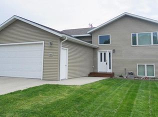 520 16th St SW, Minot, ND 58701