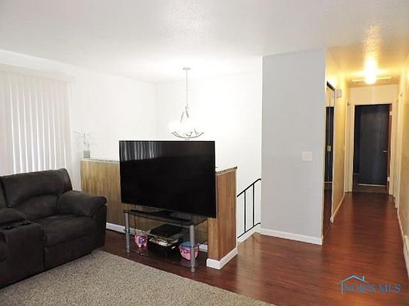 4th image of 401 Cheswick St