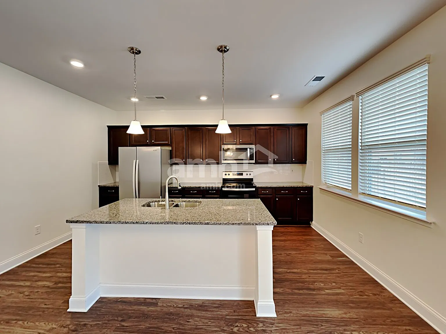 3 bed, 2.5 bath, 1895 sqft, $2,310 — Photo 3