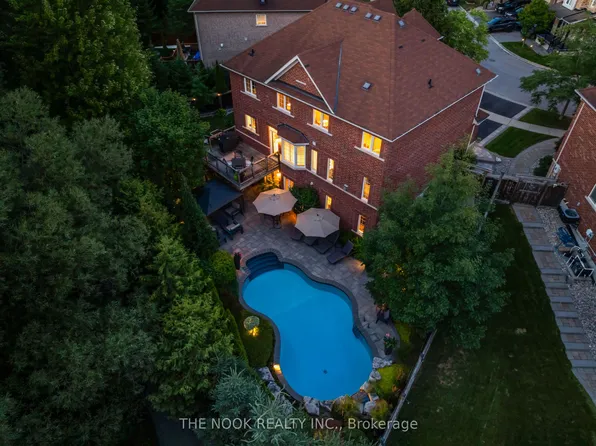 113 Feint Dr, Ajax, ON L1T 0E8