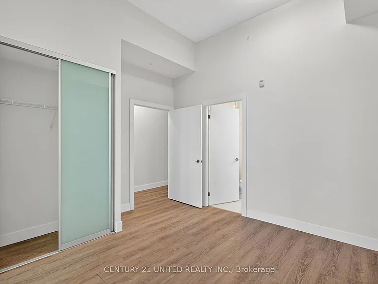 475 George St N #329 — Photo 30