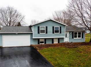 45 Weather Wood Ln, Rochester, NY 14612
