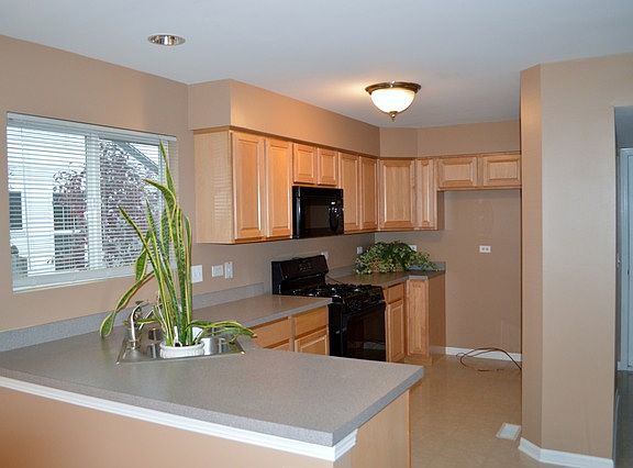 3rd image of 3020 Bloomfield Dr