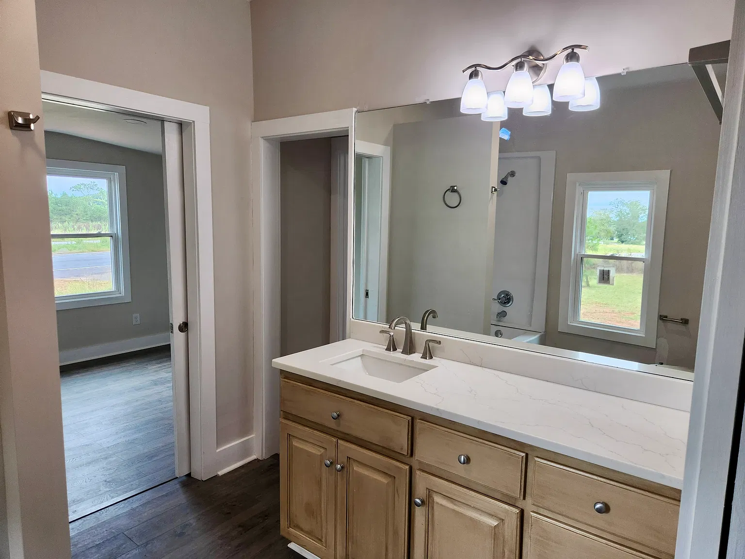 3 bed, 1260 sqft, $1,895 — Photo 2