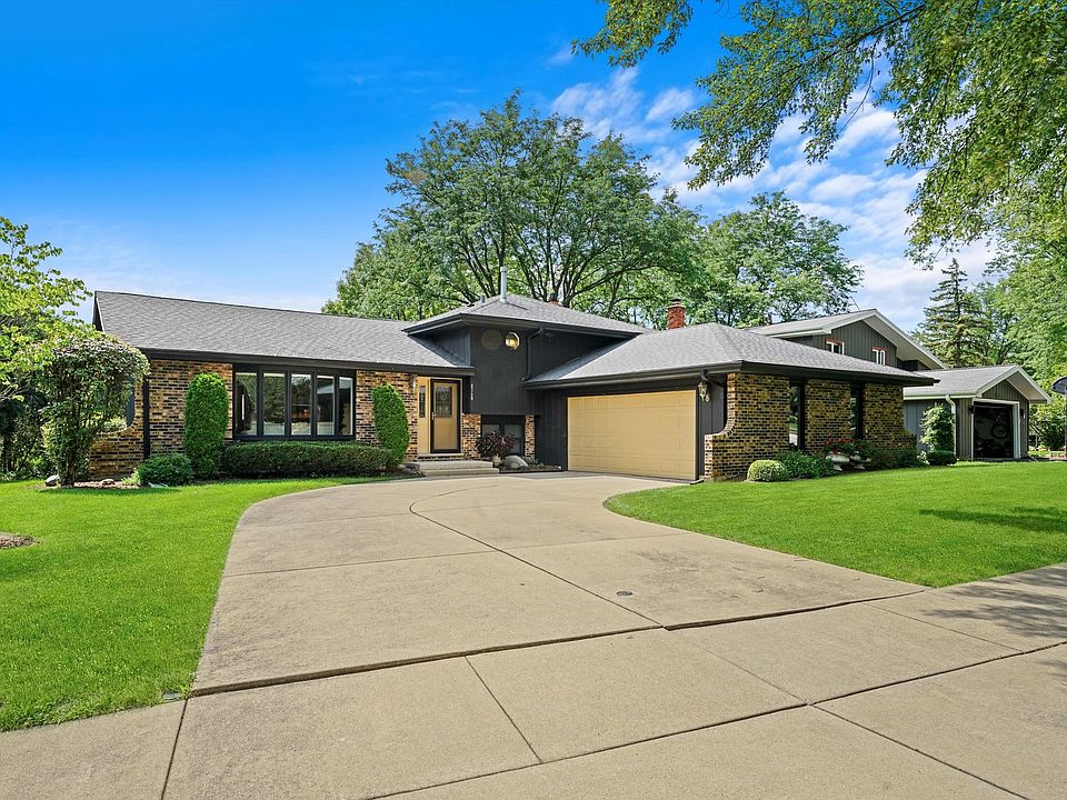 1st image of 8360 Mending Wall Dr