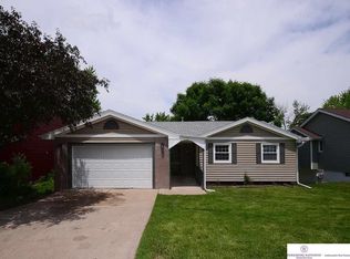 3736 Pinehill Rd, Bellevue, NE 68123