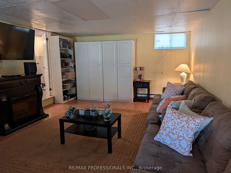 1103 Mosley St — Photo 15