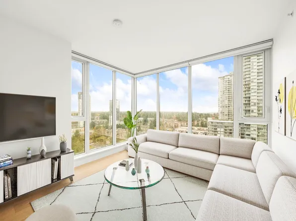 13438 Central Ave #2102, Surrey, BC V3T 0N2