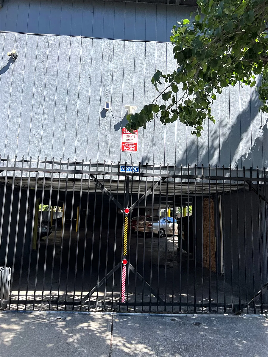 Building Photo - 415 E Flora St #1-13
