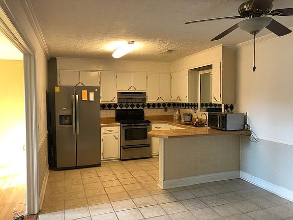Kitchen and dining area