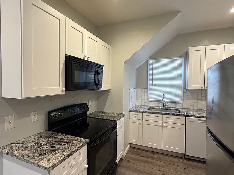 1222 Rowley Ave — Photo 4