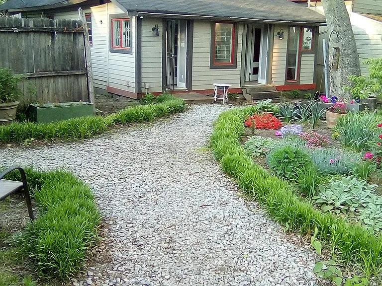 943 Wylie St SE — Photo 1