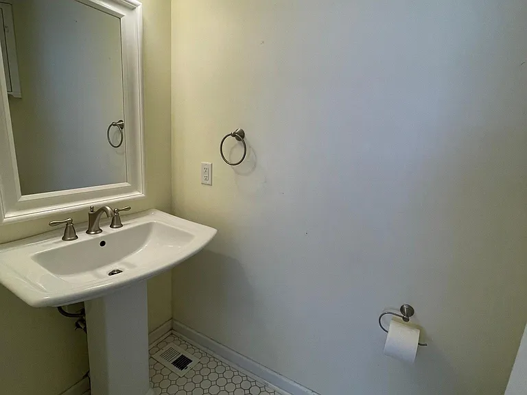24 Mercer Ave — Photo 3