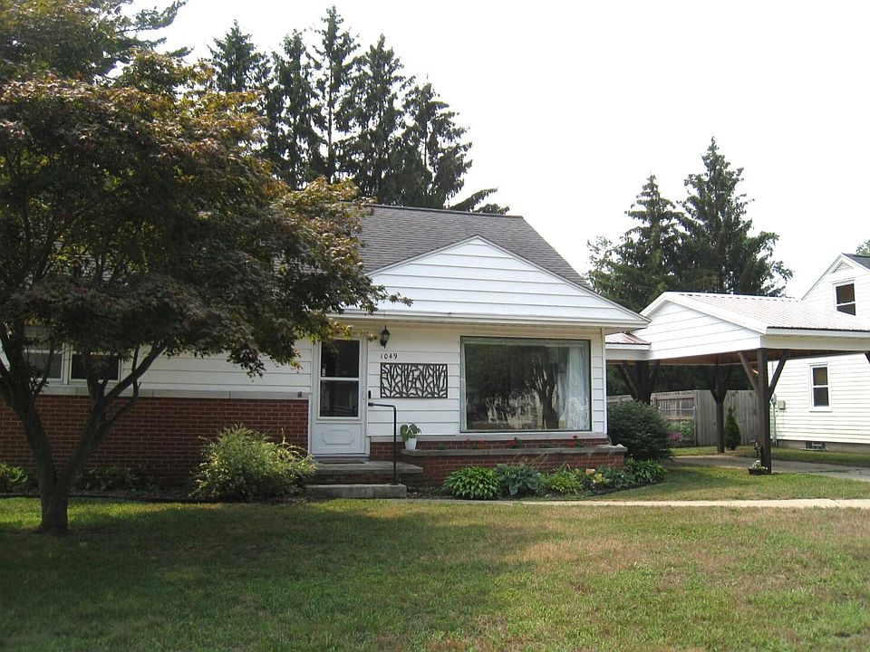 1st image of 1049 W Summit Ave