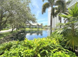 6371 Pelican Bay Blvd APT 1, Naples, FL 34108
