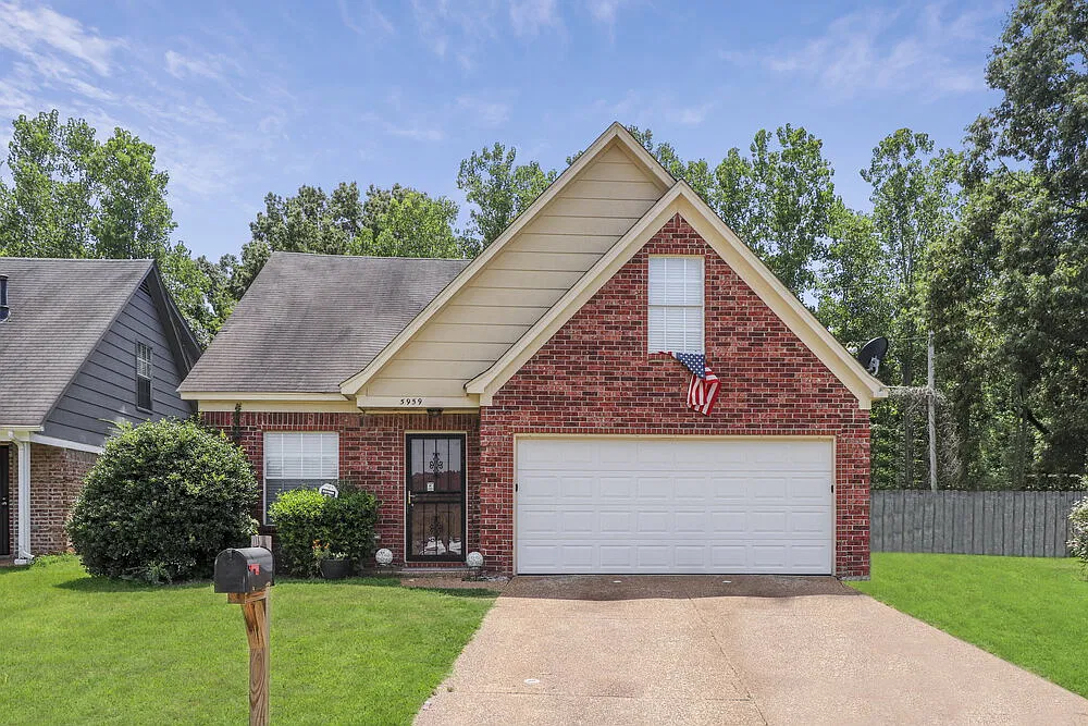 3 bed, 2.5 bath, 1654 sqft, $2,200 — Photo 1