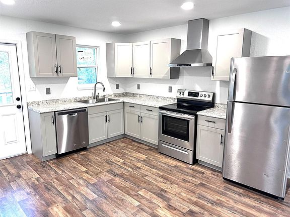 4th image of 15037 Dogwood Ln