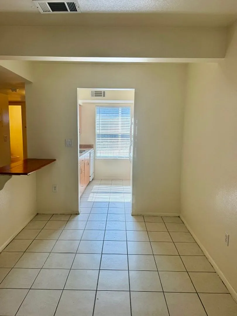 3 bedroom 1.5 bath Condo — Photo 4