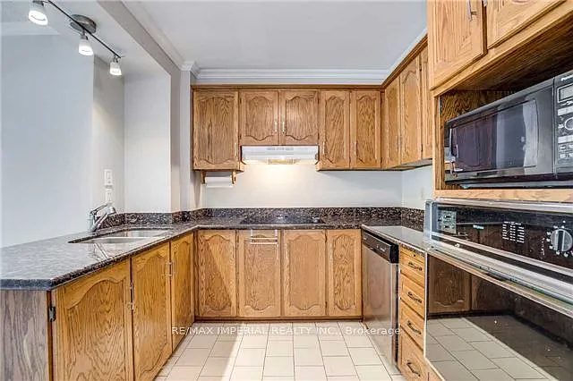 1119 Glenridge Dr — Photo 3