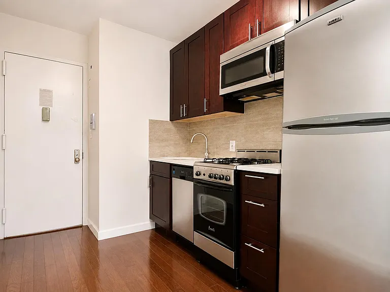 386 Manhattan Ave #16 — Photo 7