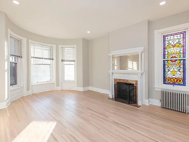 105 Washington St — Photo 6